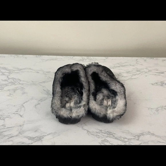 Brownlow Gifts Soul Mates Fuzzy Slip On Shoes Black Gray Women’s 5/6 B​​…​ - Picture 4 of 7